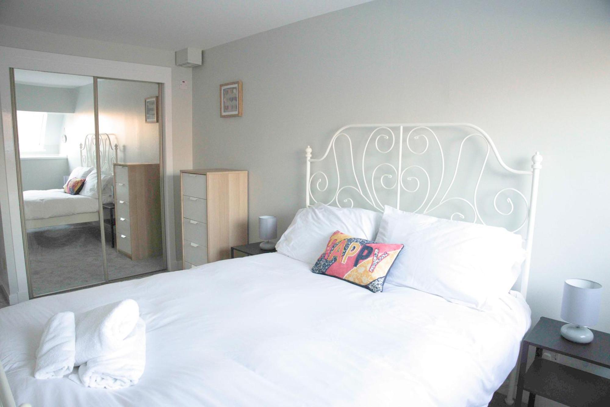 Fabulous Stylish Flat In Merchant City & Free Secure Parking Глазго Экстерьер фото